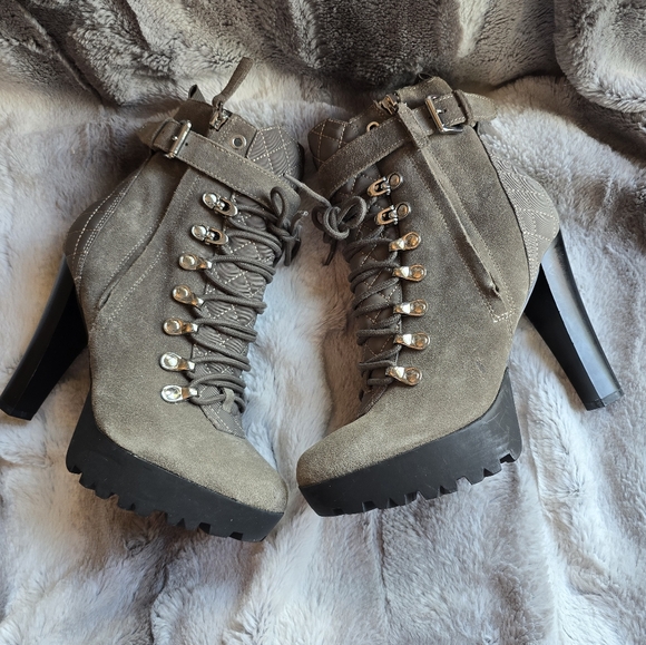 NWOT GUESS Booties - Picture 3 of 8